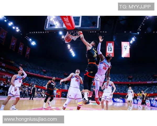 雷霆与76人激战正酣球迷热议比赛精彩瞬间与战术对决